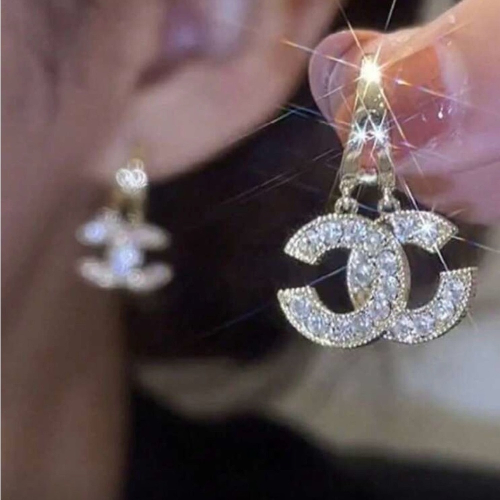 Gold Double-C Rhinestone Sparkling Retro Elegant Earrings😍 Beautiful NWT - Picture 5 of 7